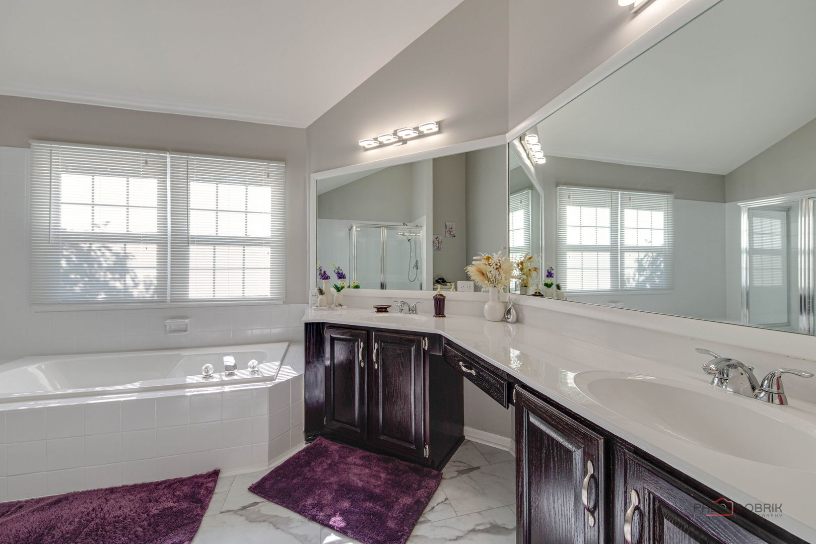 108 Brook Hill Lane, Vernon Hills, IL 60061