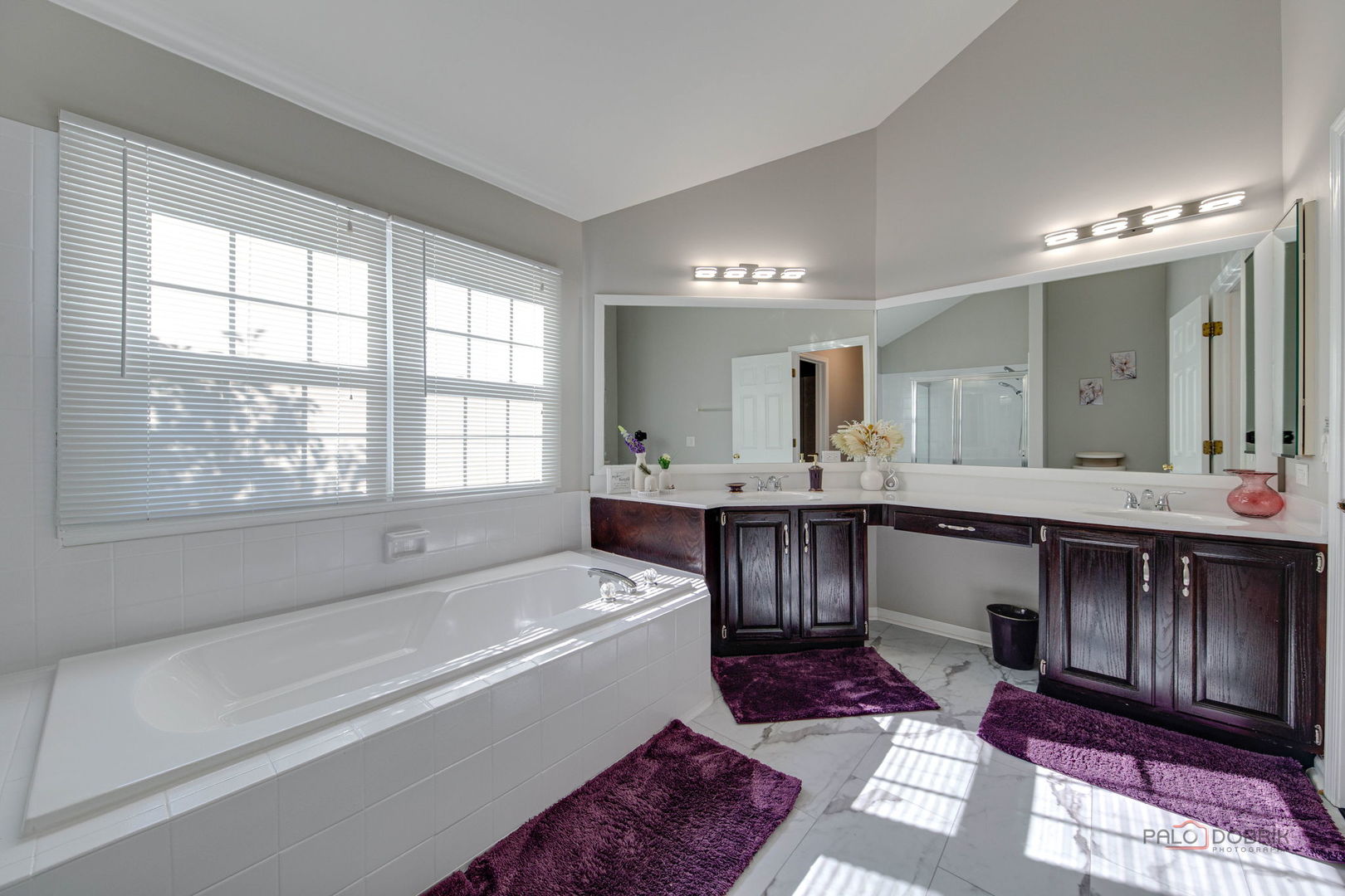 108 Brook Hill Lane, Vernon Hills, IL 60061