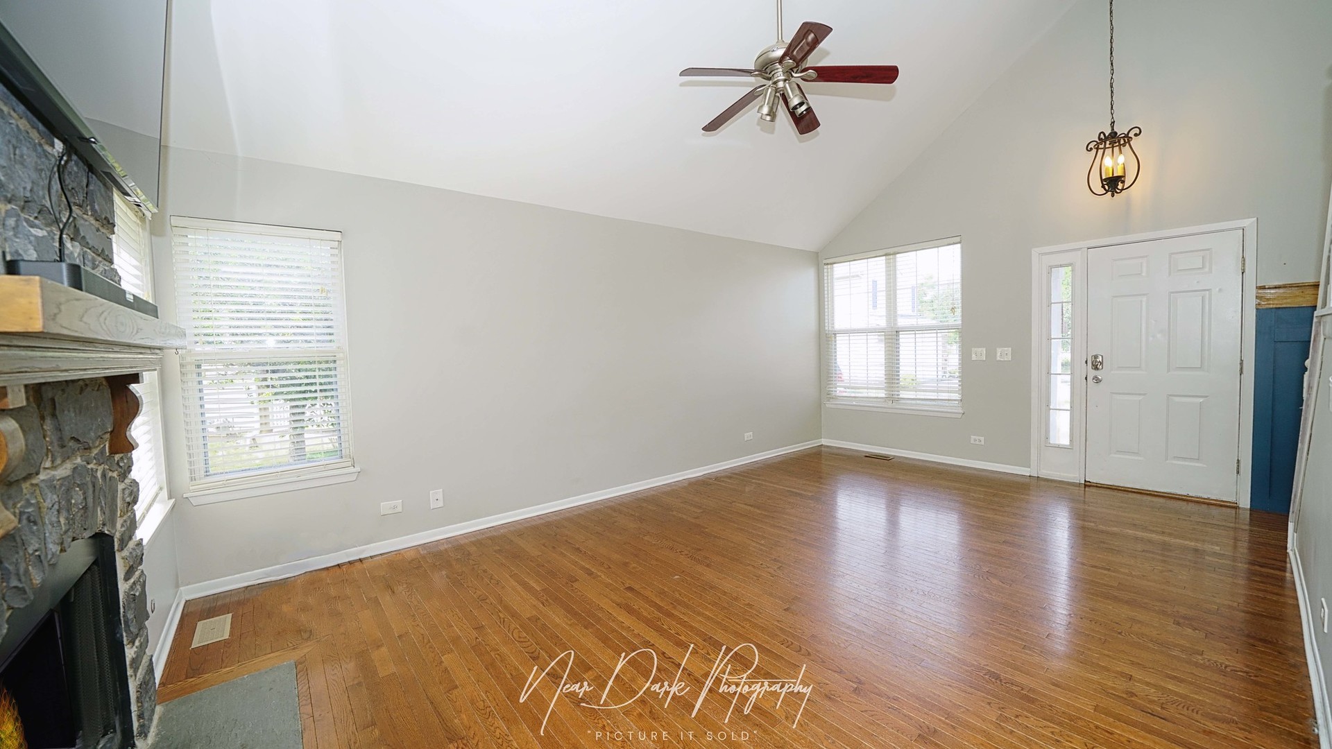 681 E Peachtree Lane, Round Lake Beach, IL 60073