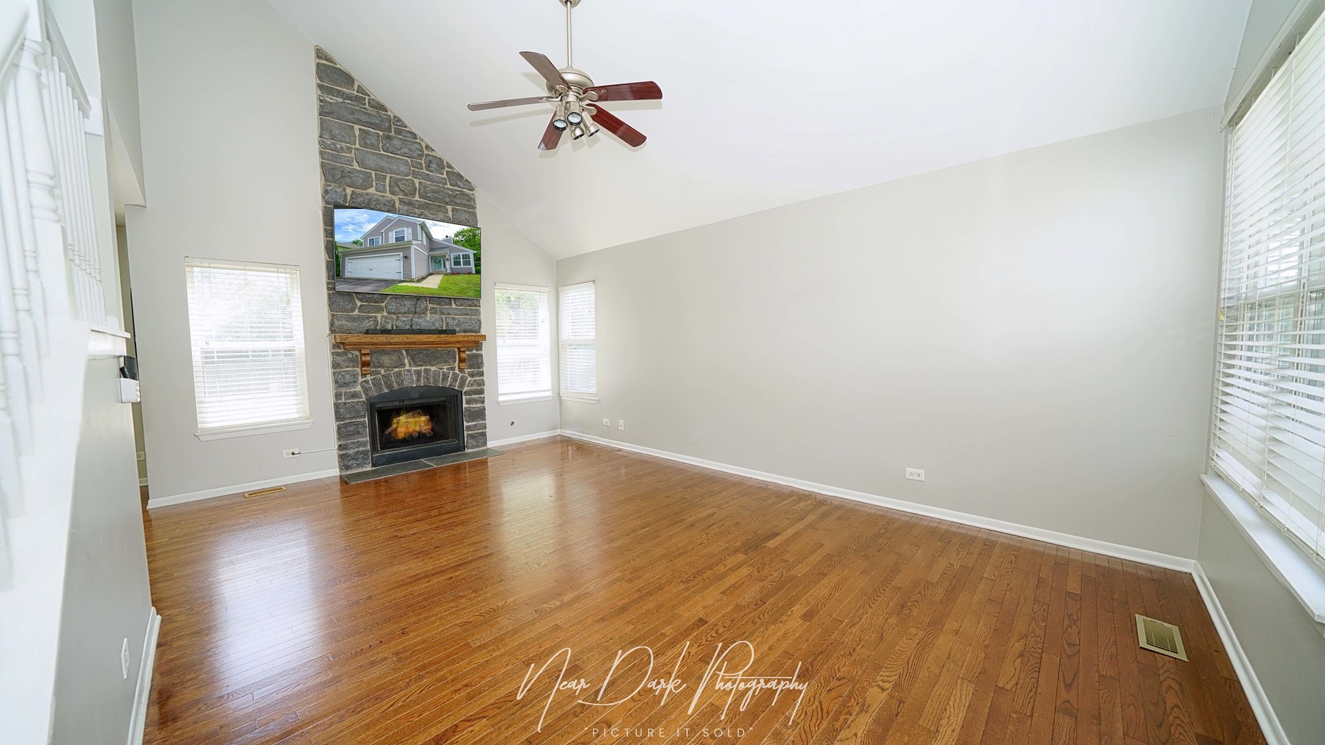 681 E Peachtree Lane, Round Lake Beach, IL 60073
