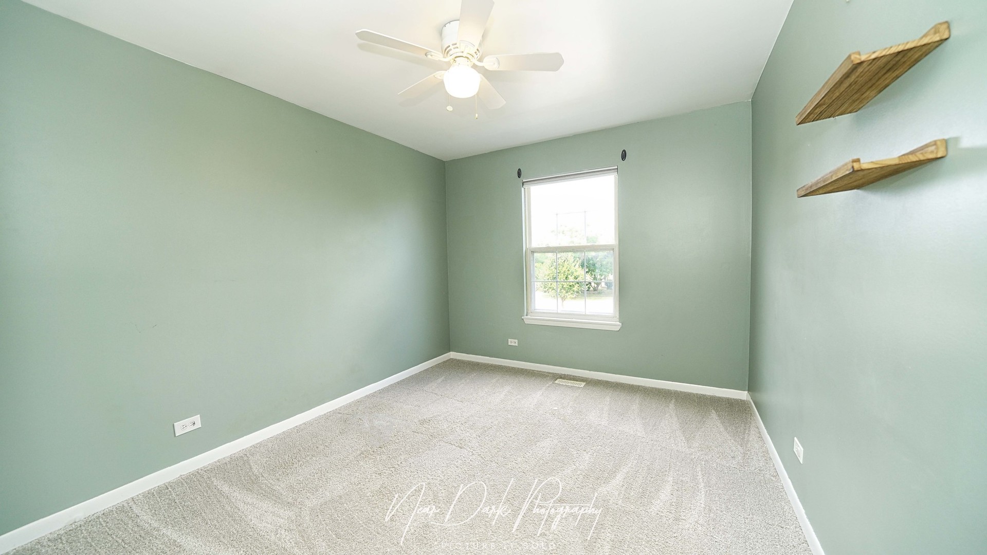 681 E Peachtree Lane, Round Lake Beach, IL 60073
