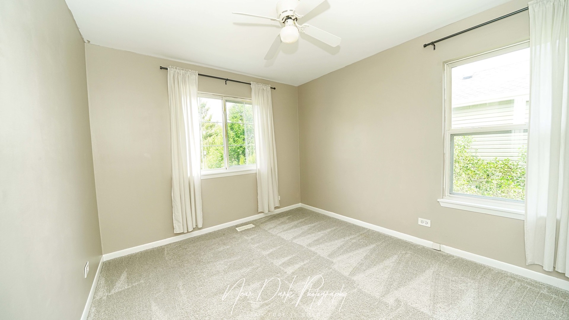 681 E Peachtree Lane, Round Lake Beach, IL 60073
