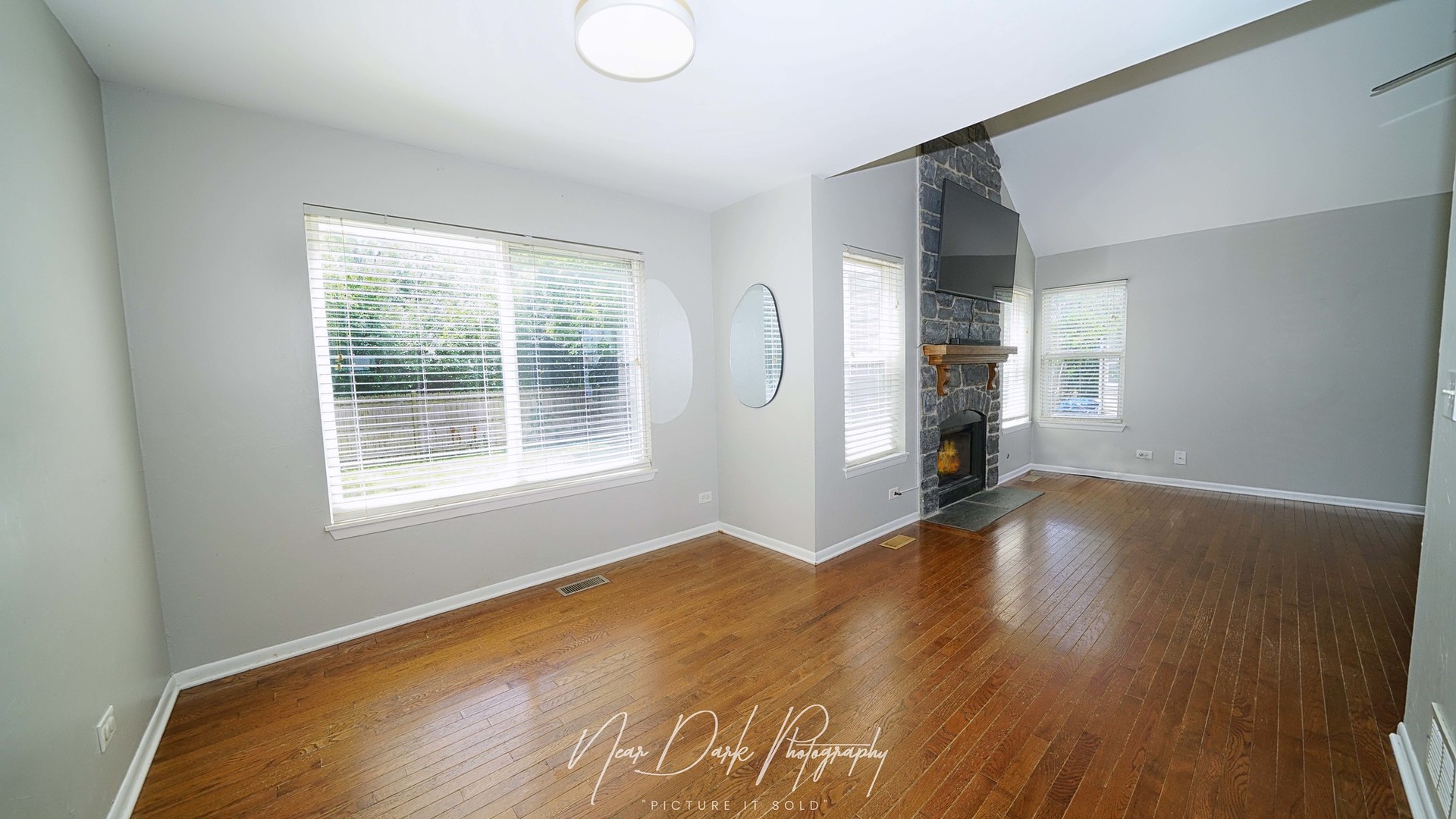681 E Peachtree Lane, Round Lake Beach, IL 60073