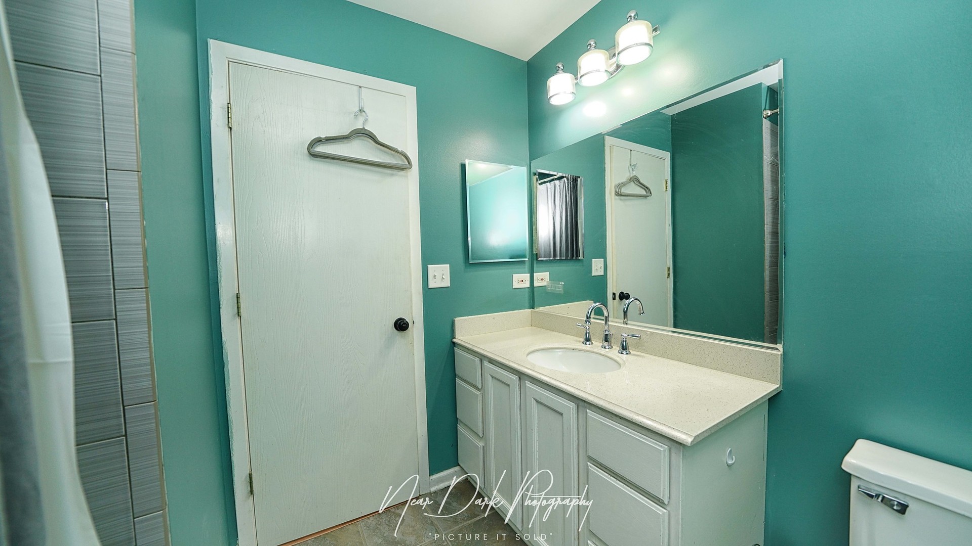 681 E Peachtree Lane, Round Lake Beach, IL 60073