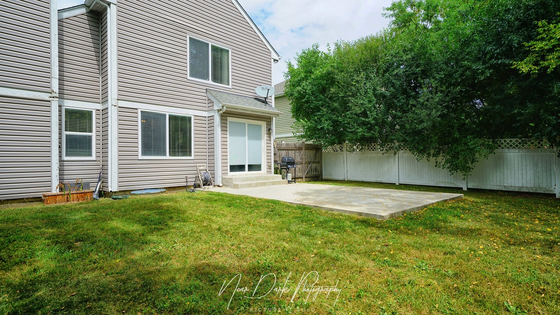681 E Peachtree Lane, Round Lake Beach, IL 60073