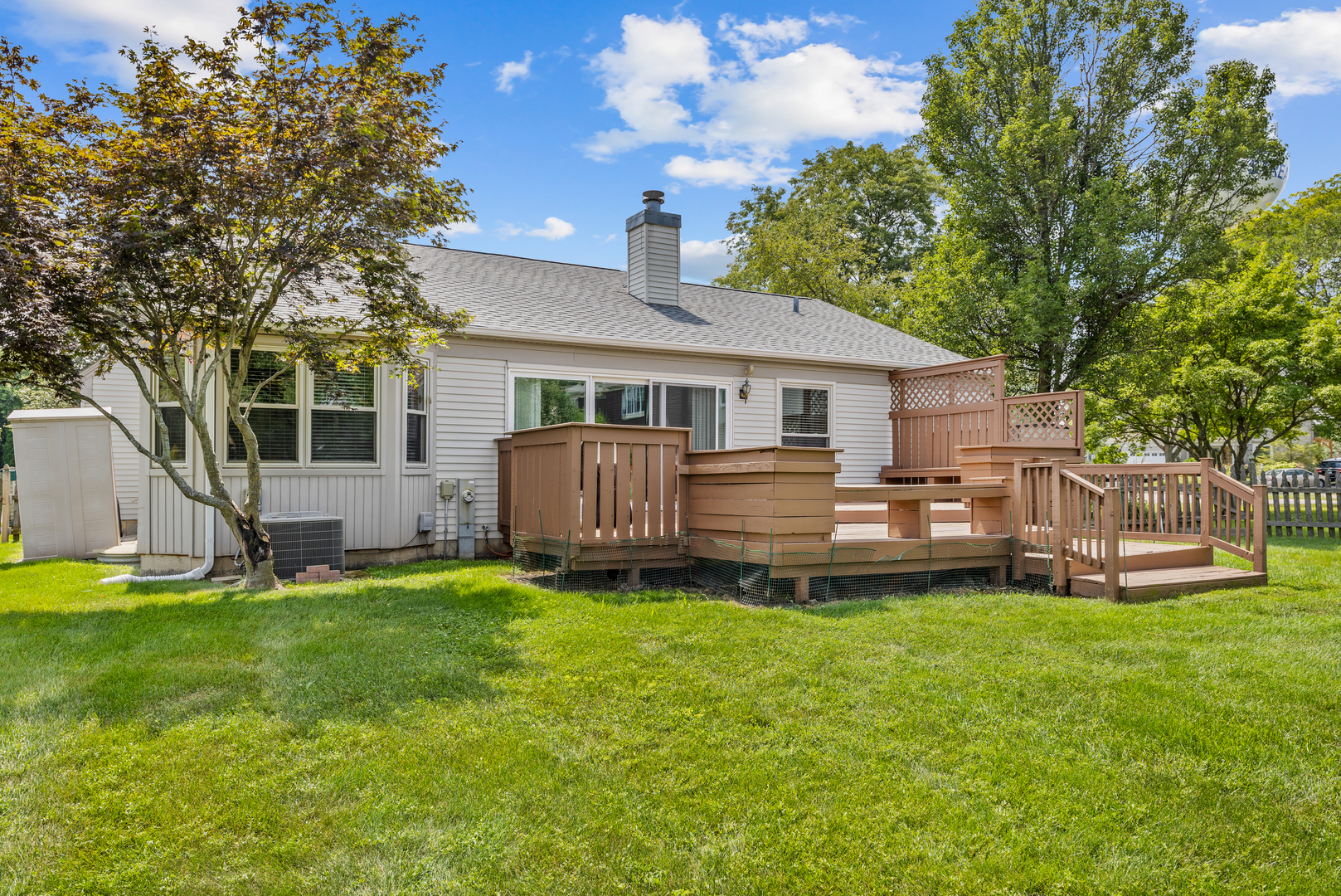 911 Royal Glen Lane, Carol Stream, IL 60188