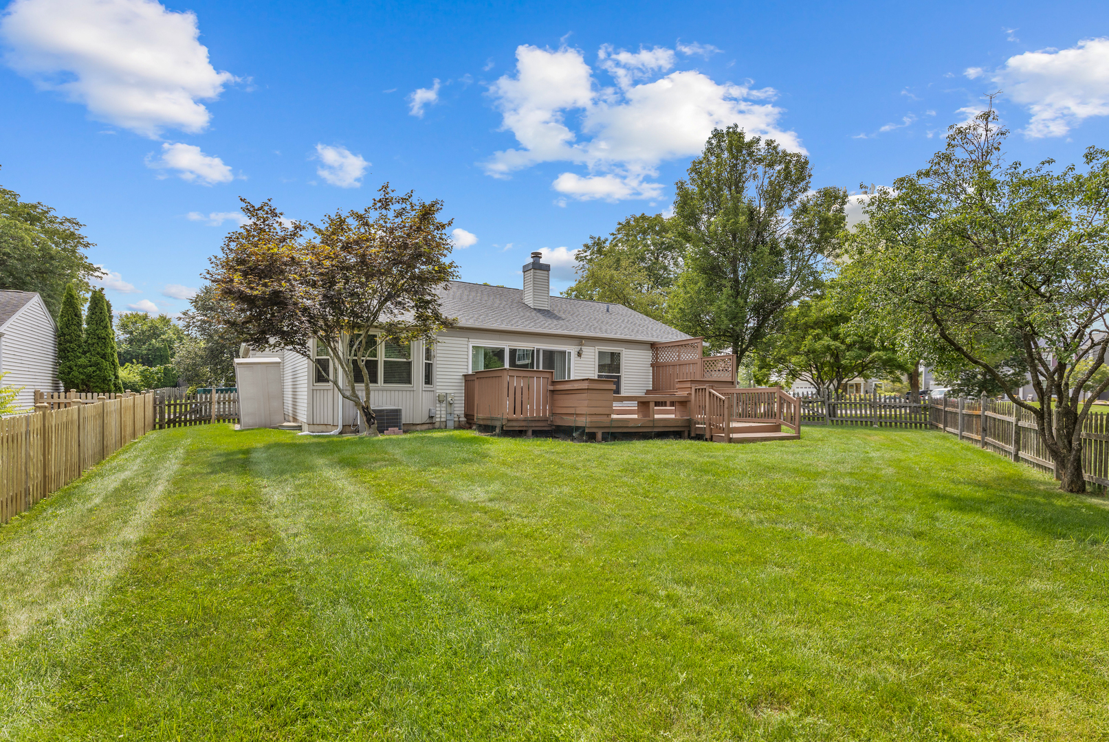 911 Royal Glen Lane, Carol Stream, IL 60188