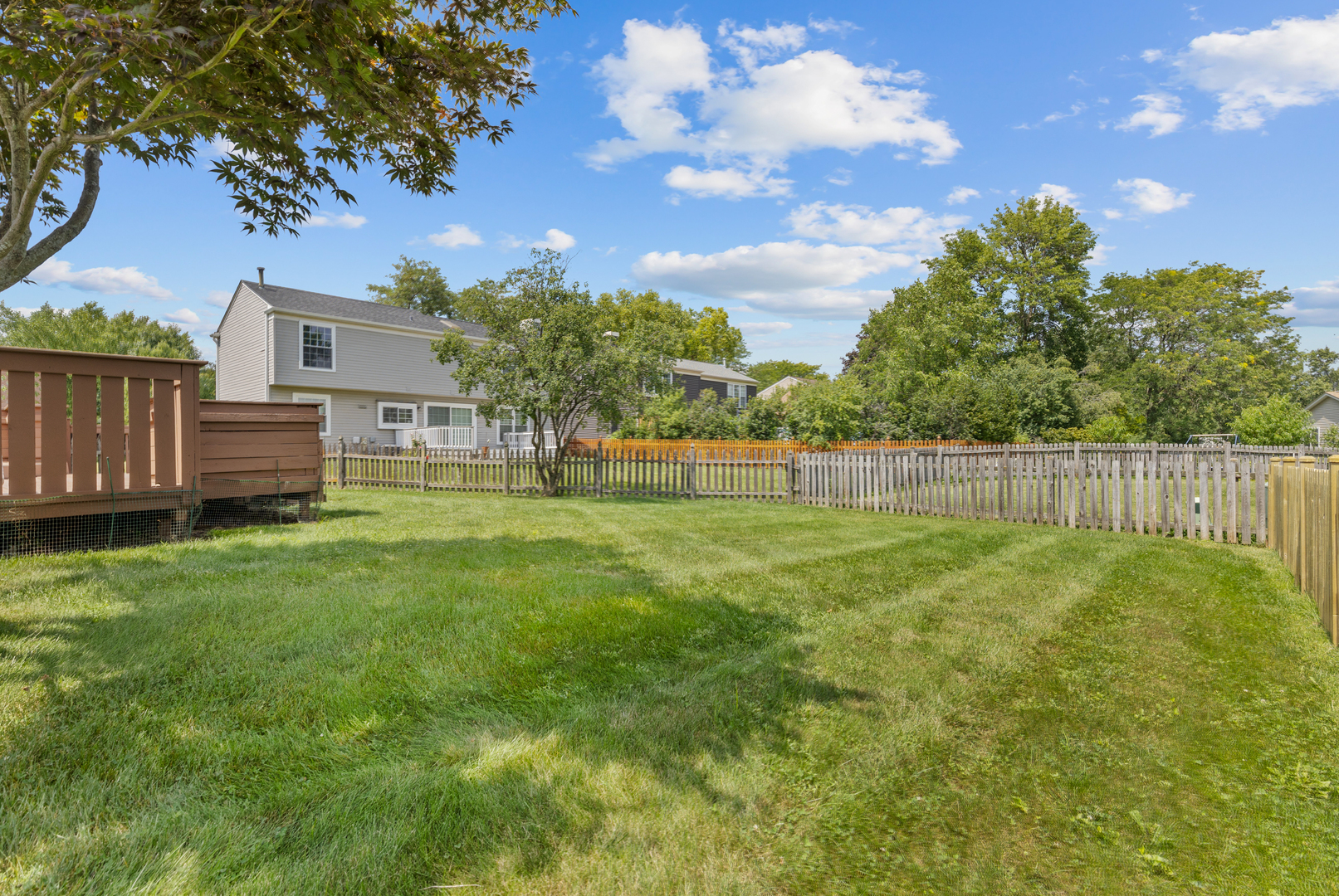 911 Royal Glen Lane, Carol Stream, IL 60188