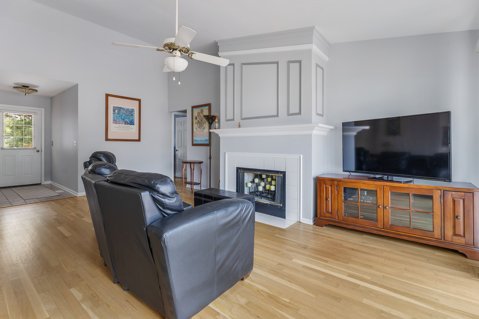 911 Royal Glen Lane, Carol Stream, IL 60188