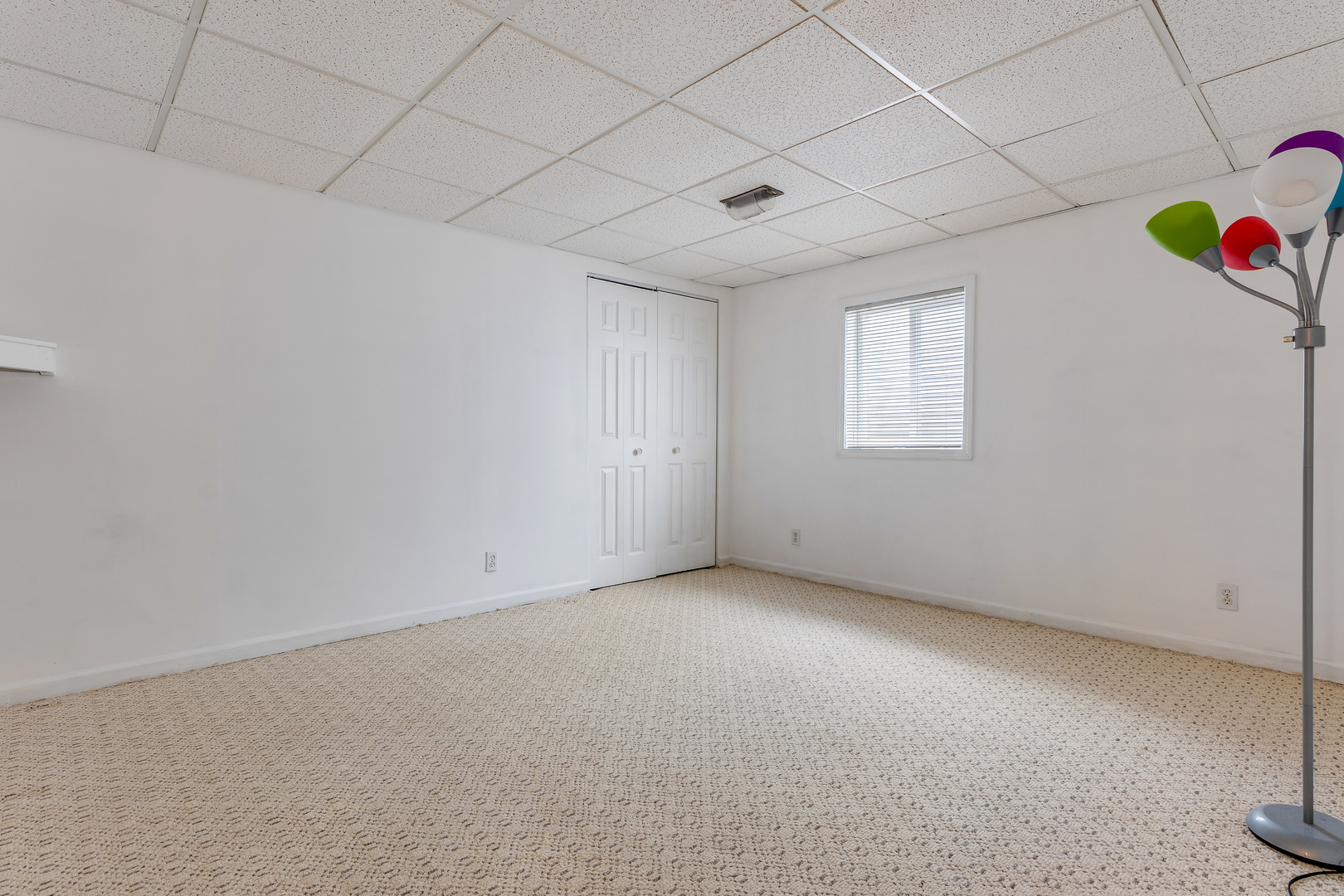 911 Royal Glen Lane, Carol Stream, IL 60188