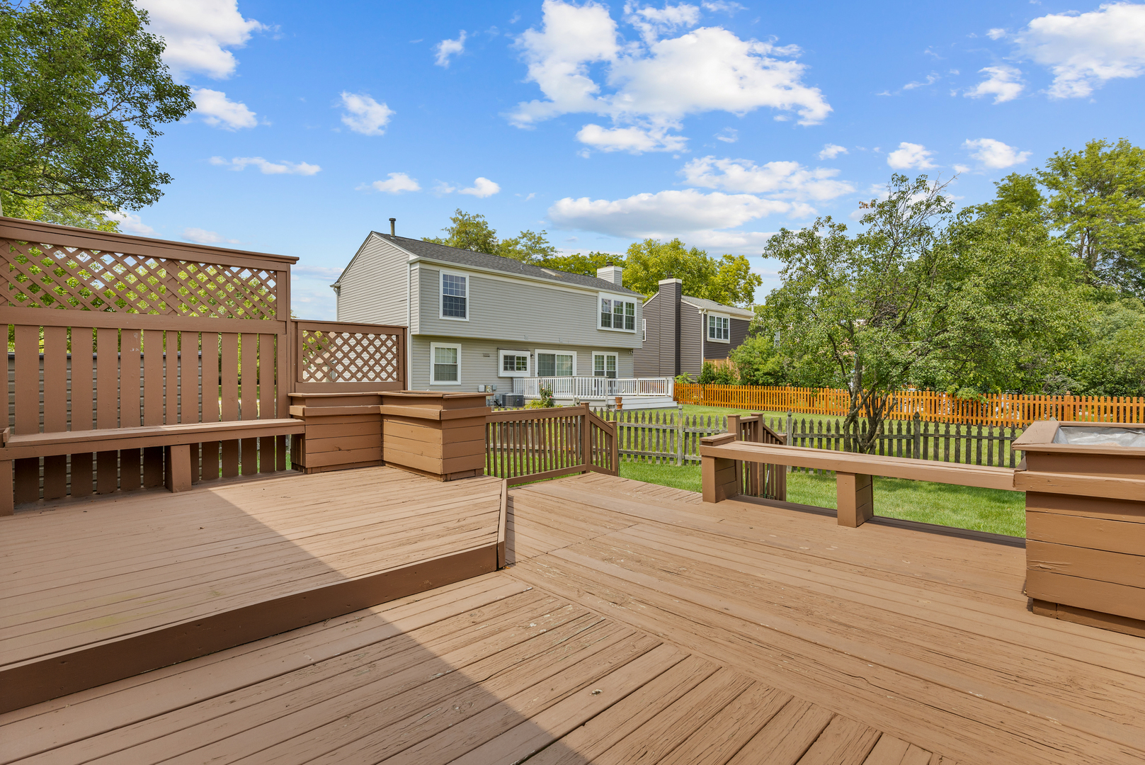 911 Royal Glen Lane, Carol Stream, IL 60188