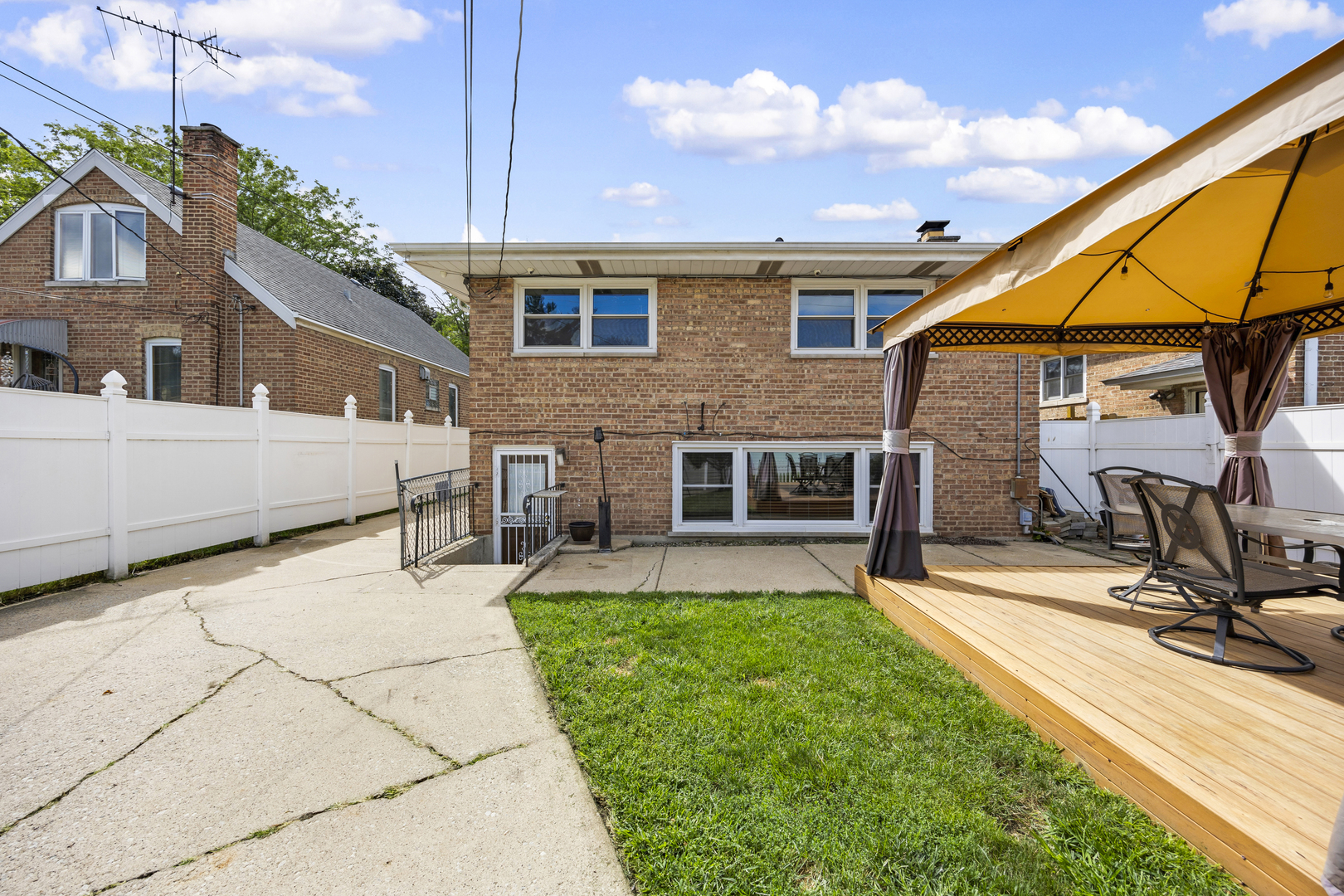 13041 S Muskegon Avenue, Chicago, IL 60633
