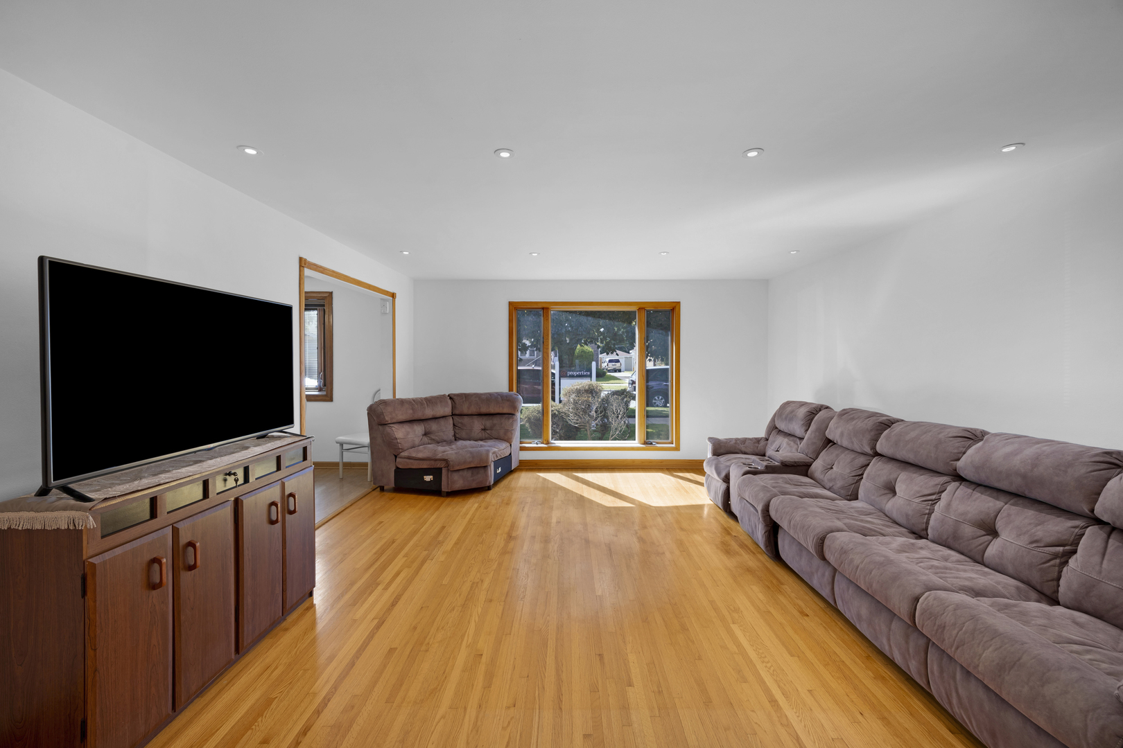 13041 S Muskegon Avenue, Chicago, IL 60633