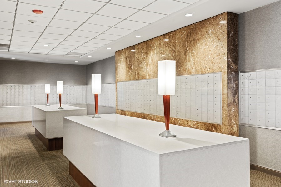 655 W IRVING PARK Road #1813, Chicago, IL 60613