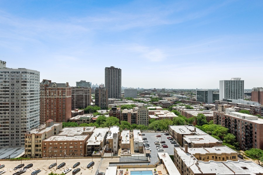 655 W IRVING PARK Road #1813, Chicago, IL 60613
