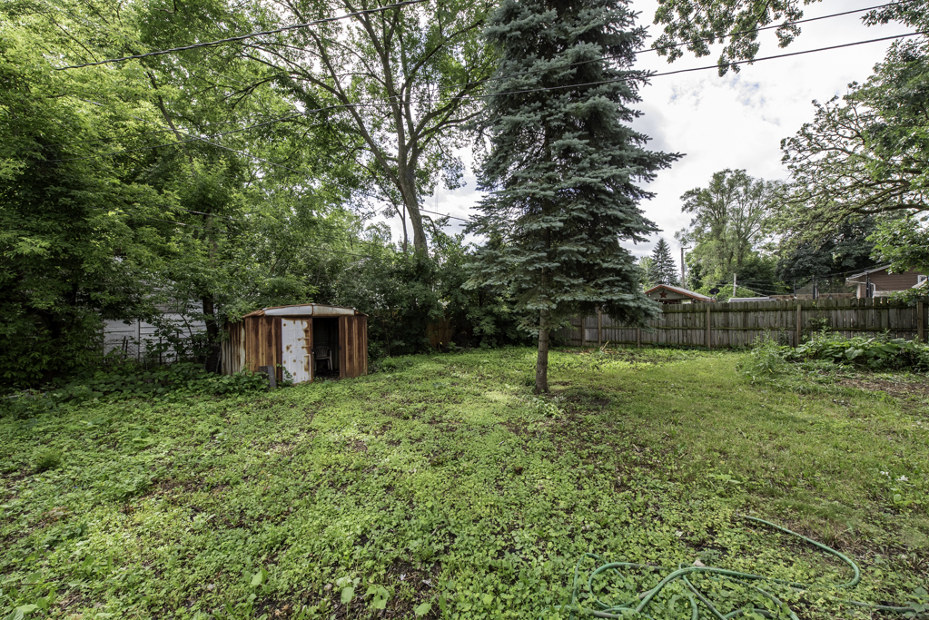 221 Kenwood Drive, Round Lake Park, IL 60073