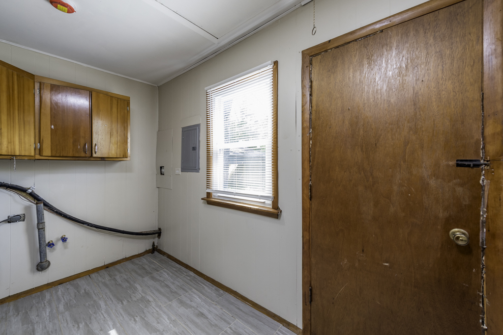 221 Kenwood Drive, Round Lake Park, IL 60073