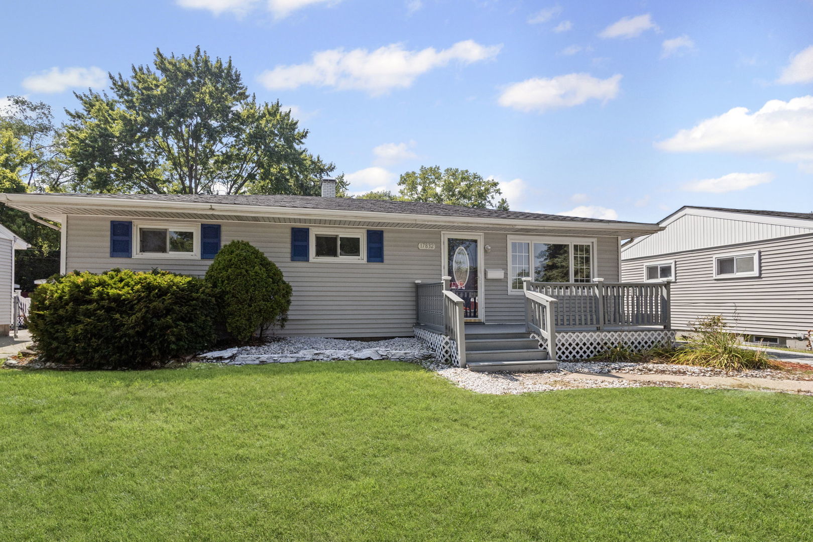 17832 Burnham Avenue, Lansing, IL 60438