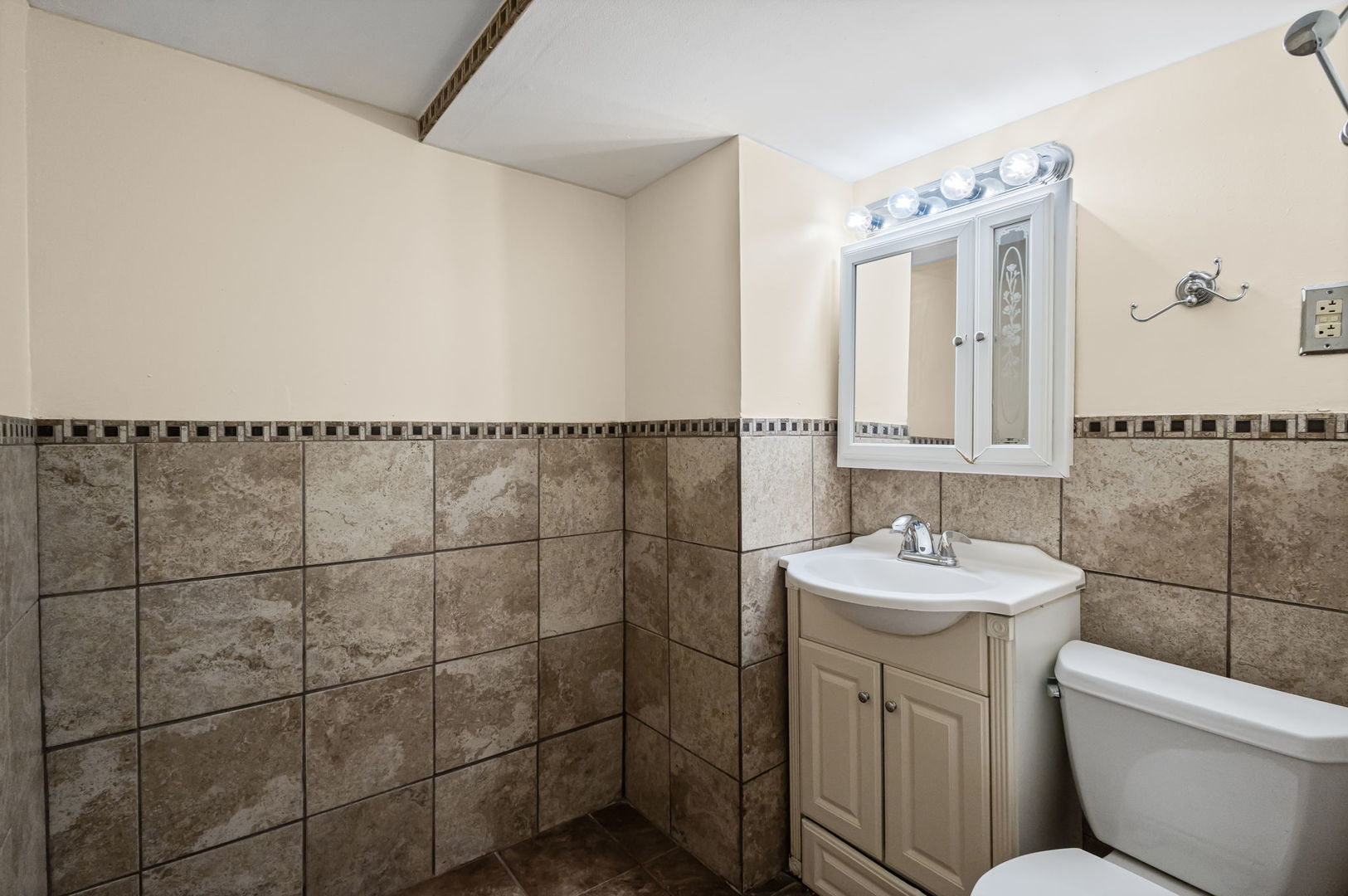 17832 Burnham Avenue, Lansing, IL 60438