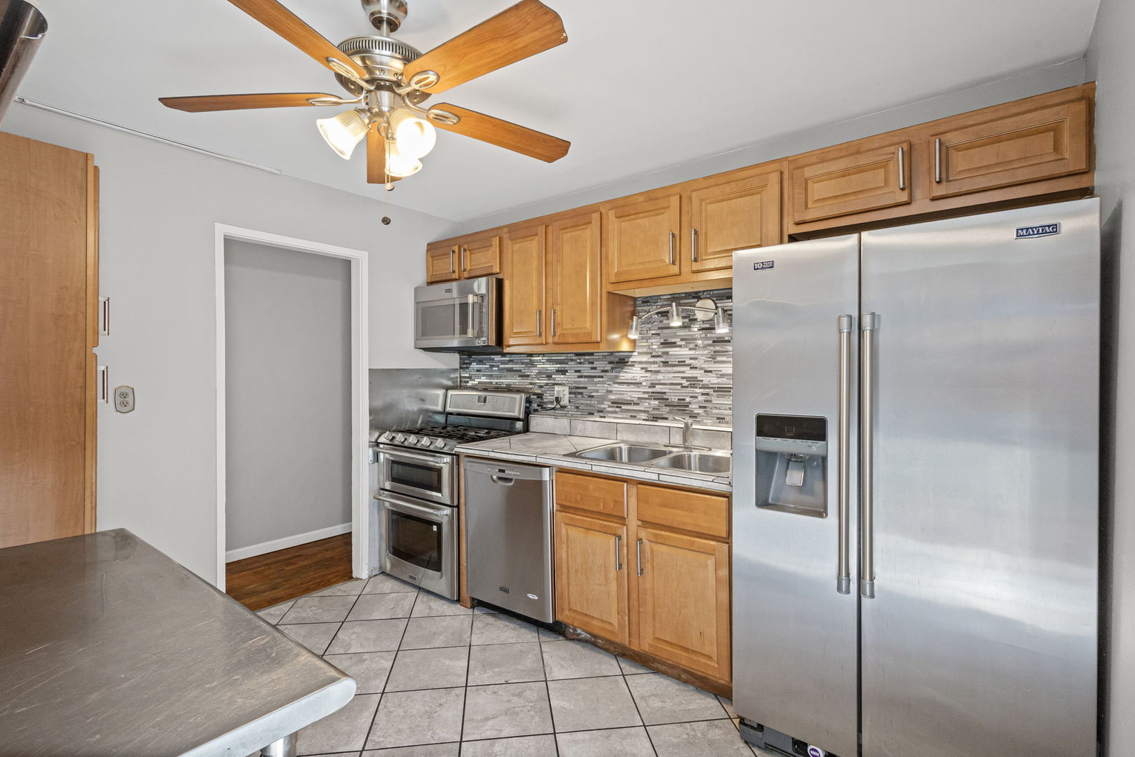 17832 Burnham Avenue, Lansing, IL 60438