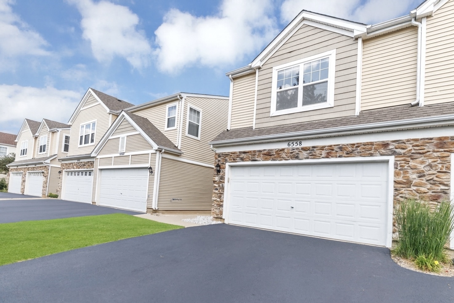 6558 Marble Lane, Carpentersville, IL 60110