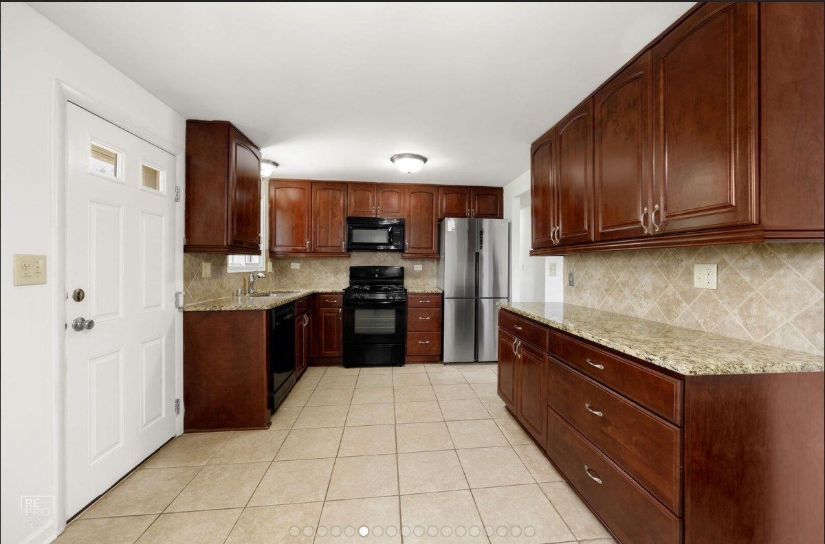 728 Boxwood Drive, Schaumburg, IL 60193