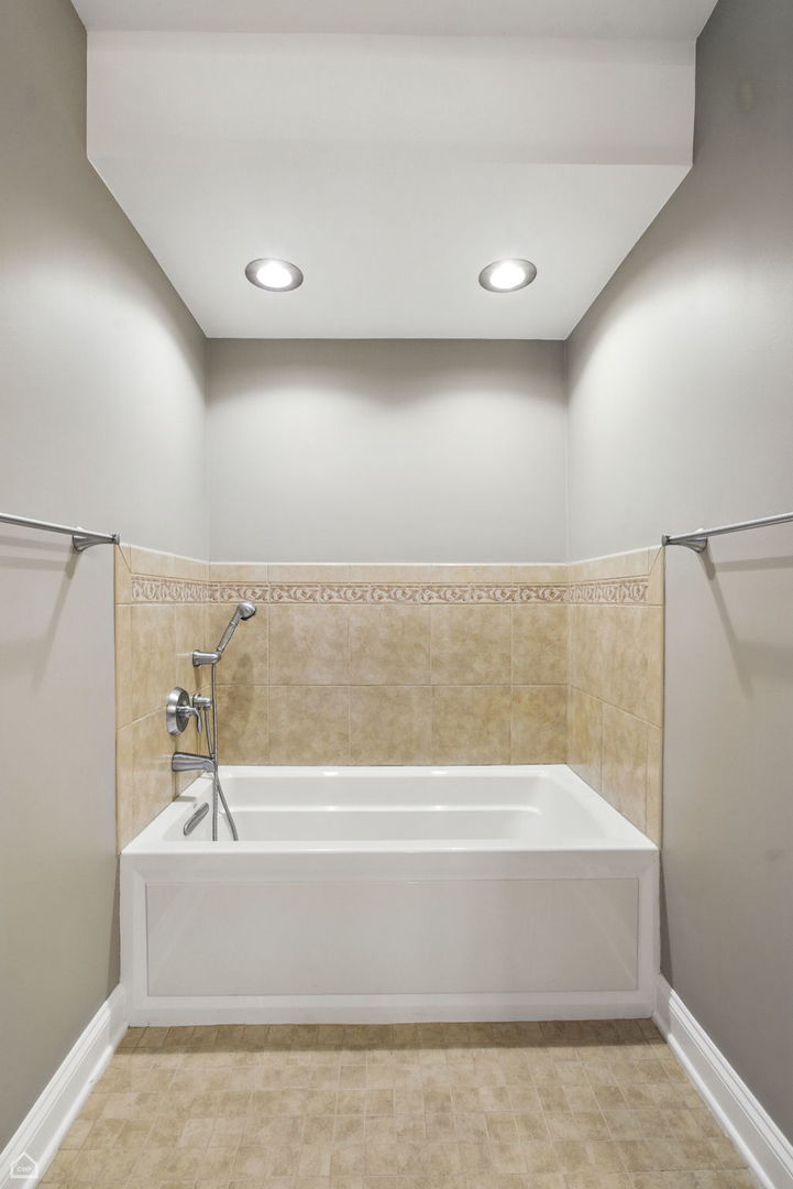 3535 N HARLEM Avenue #301, Chicago, IL 60634