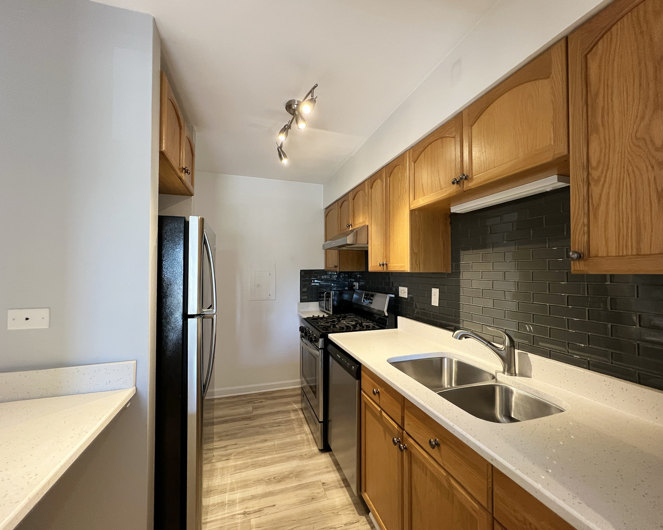 2415 N KENNICOTT Drive #2D, Arlington Heights, IL 60004