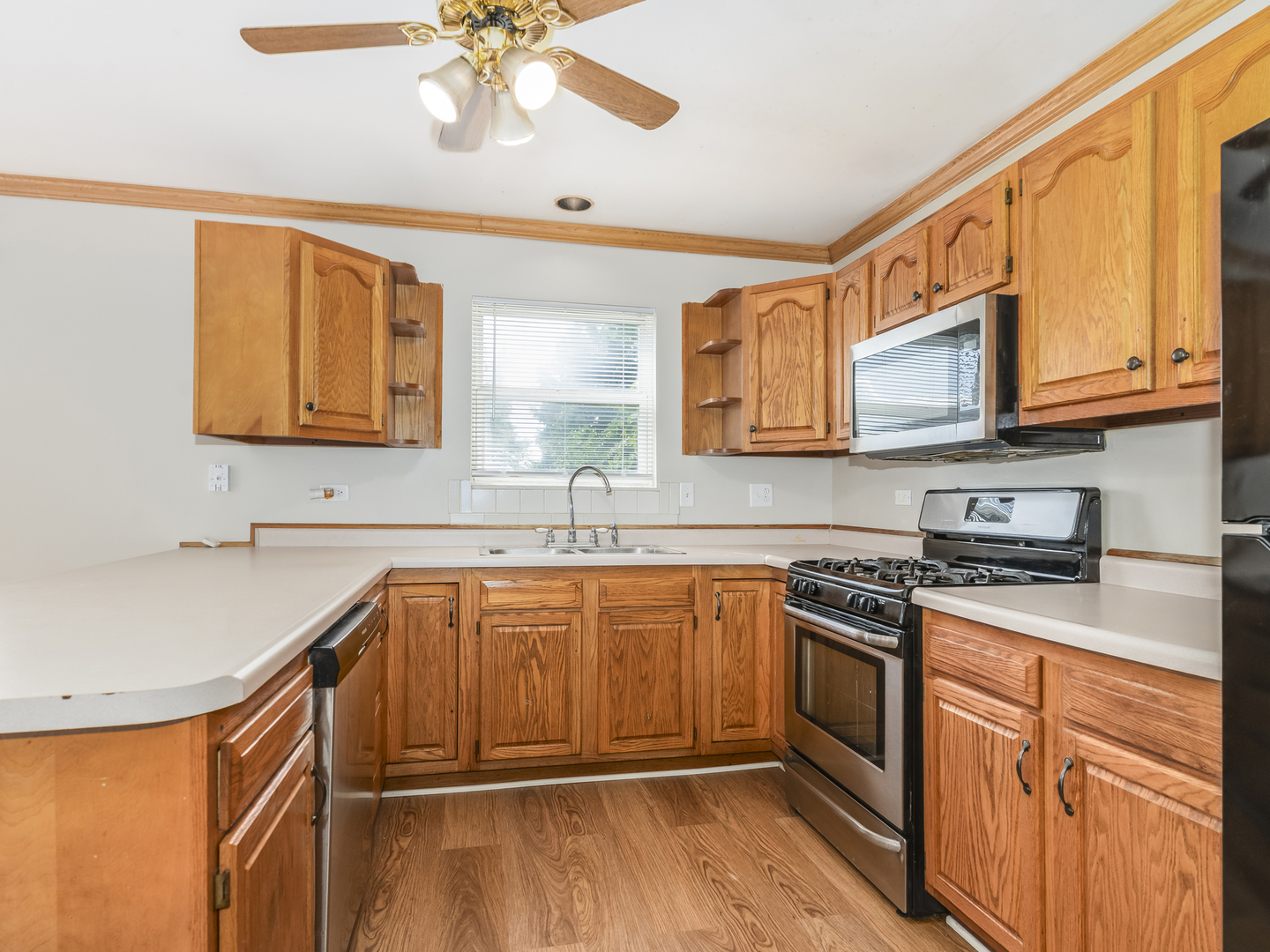 2433 Caton Crest Court, Crest Hill, IL 60403