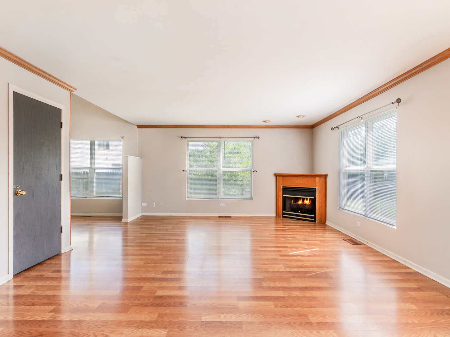 2433 Caton Crest Court, Crest Hill, IL 60403