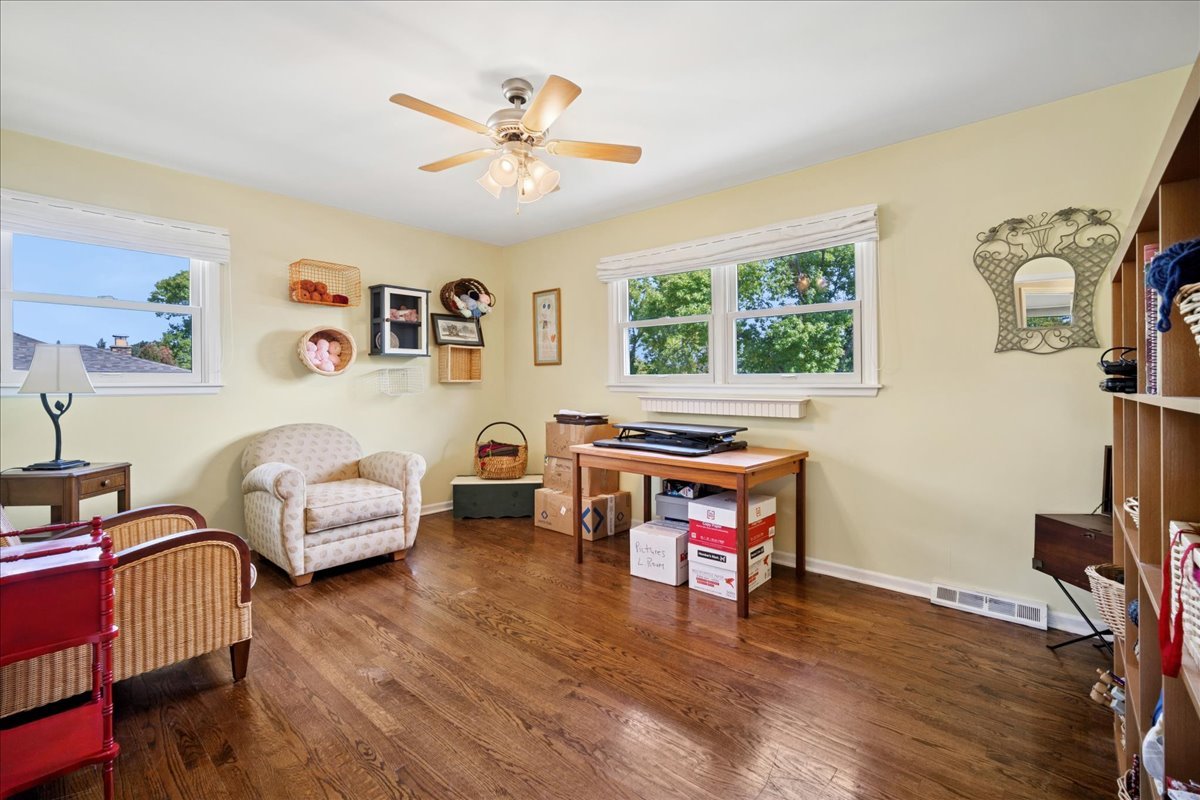 1014 S Grace Street, Mount Prospect, IL 60056