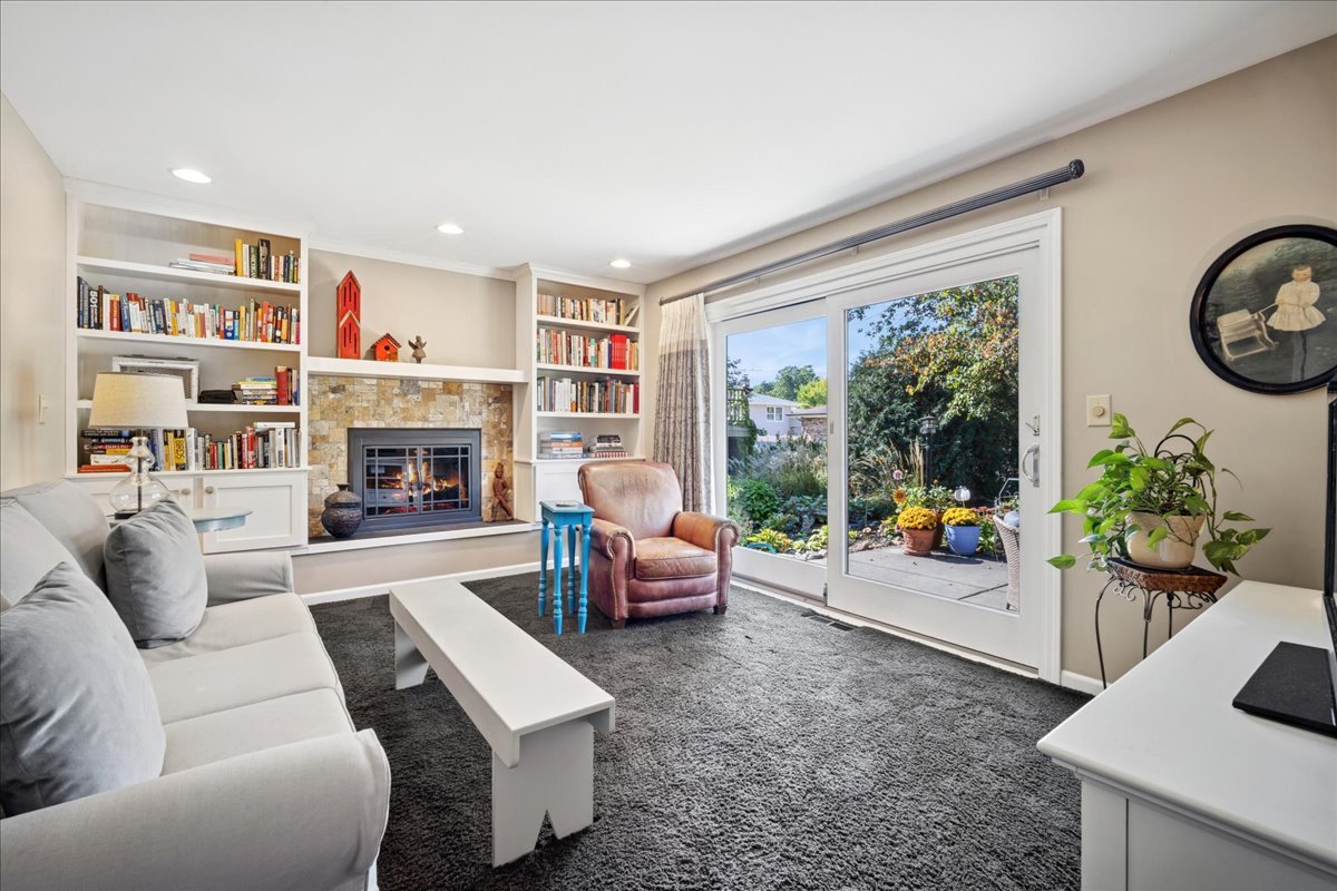 1014 S Grace Street, Mount Prospect, IL 60056