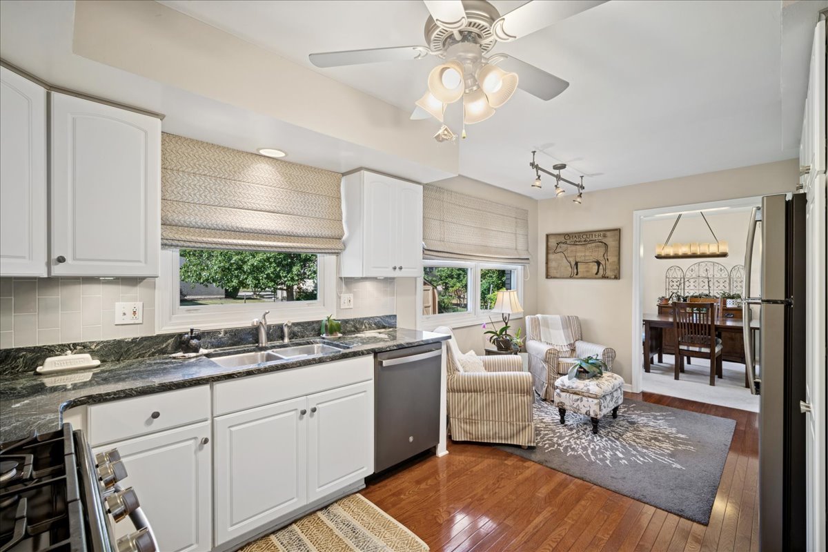 1014 S Grace Street, Mount Prospect, IL 60056