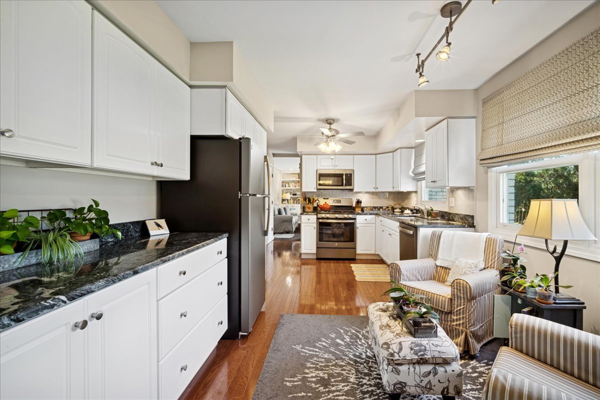 1014 S Grace Street, Mount Prospect, IL 60056