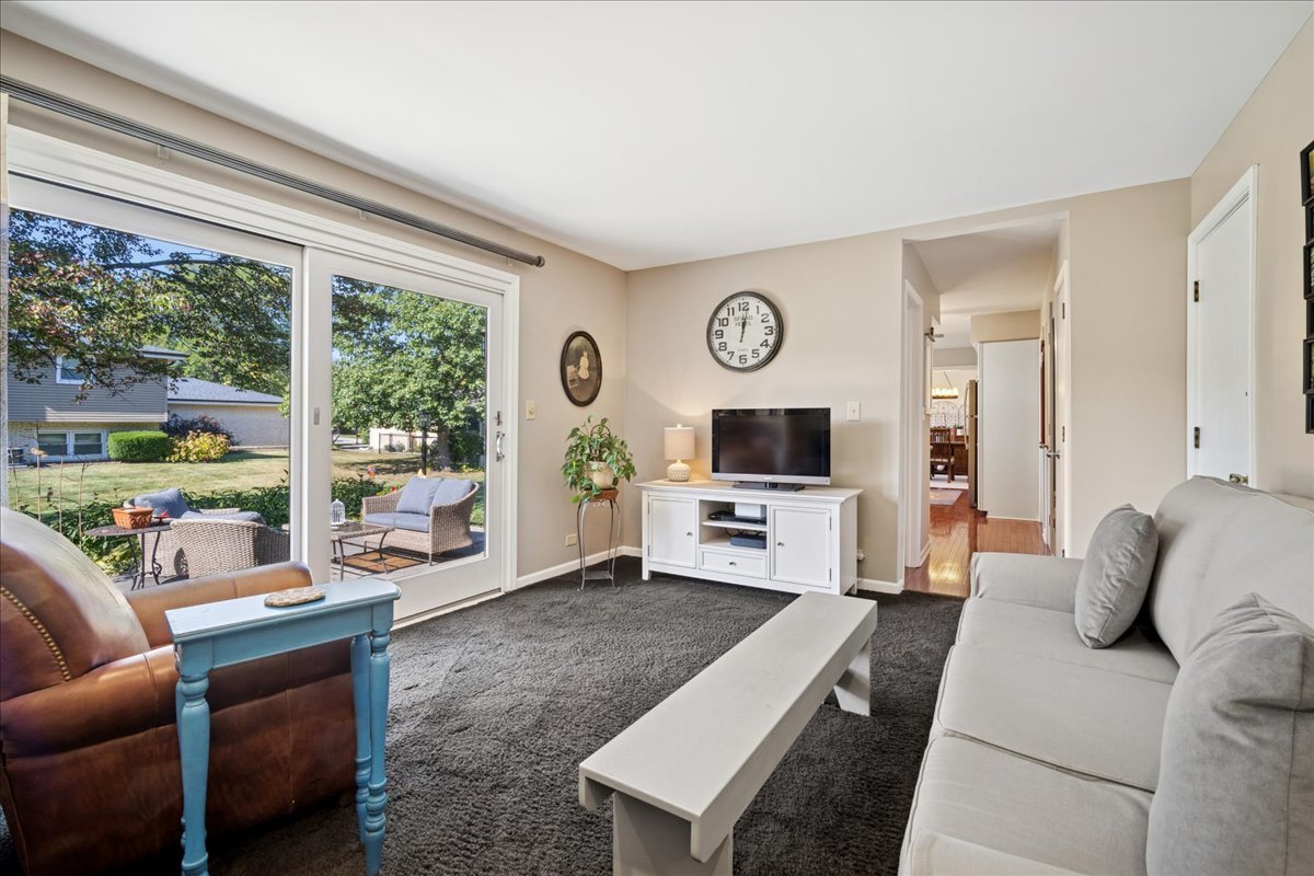 1014 S Grace Street, Mount Prospect, IL 60056