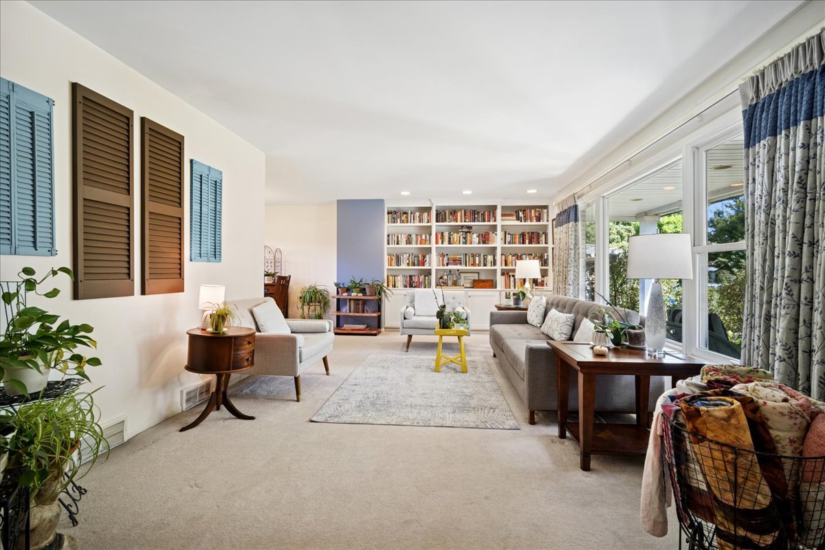 1014 S Grace Street, Mount Prospect, IL 60056