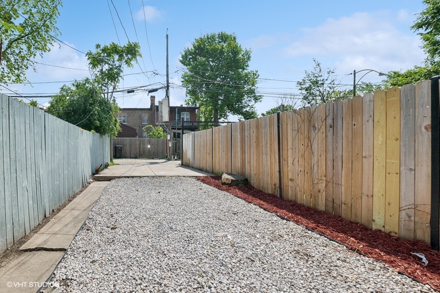 10663 S Champlain Avenue, Chicago, IL 60628