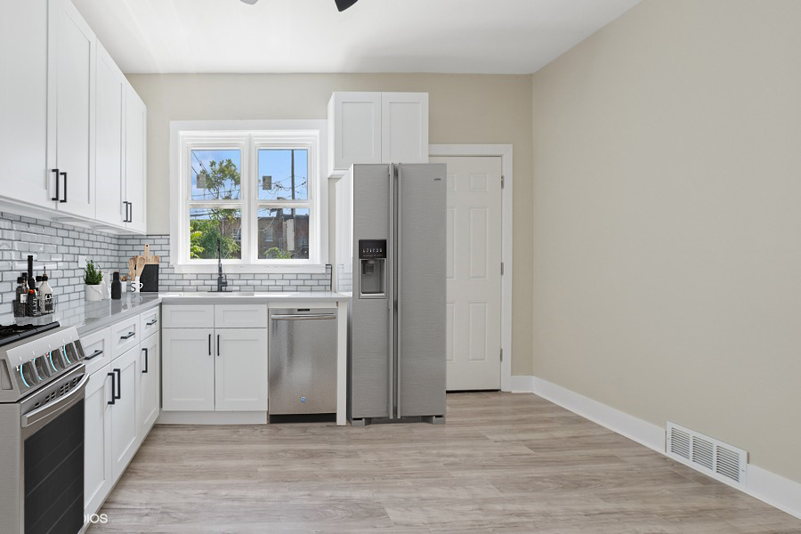10663 S Champlain Avenue, Chicago, IL 60628