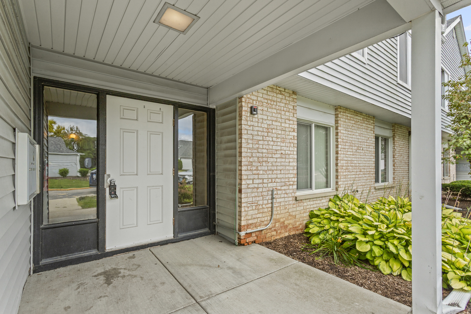 7050 Brighton Court #204, Woodridge, IL 60517