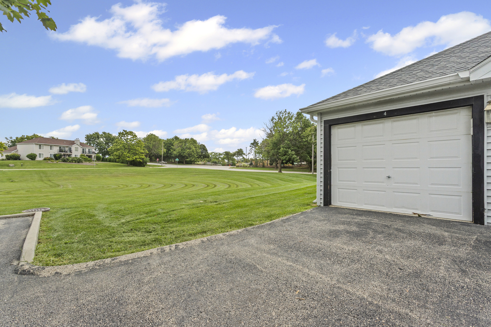 7050 Brighton Court #204, Woodridge, IL 60517