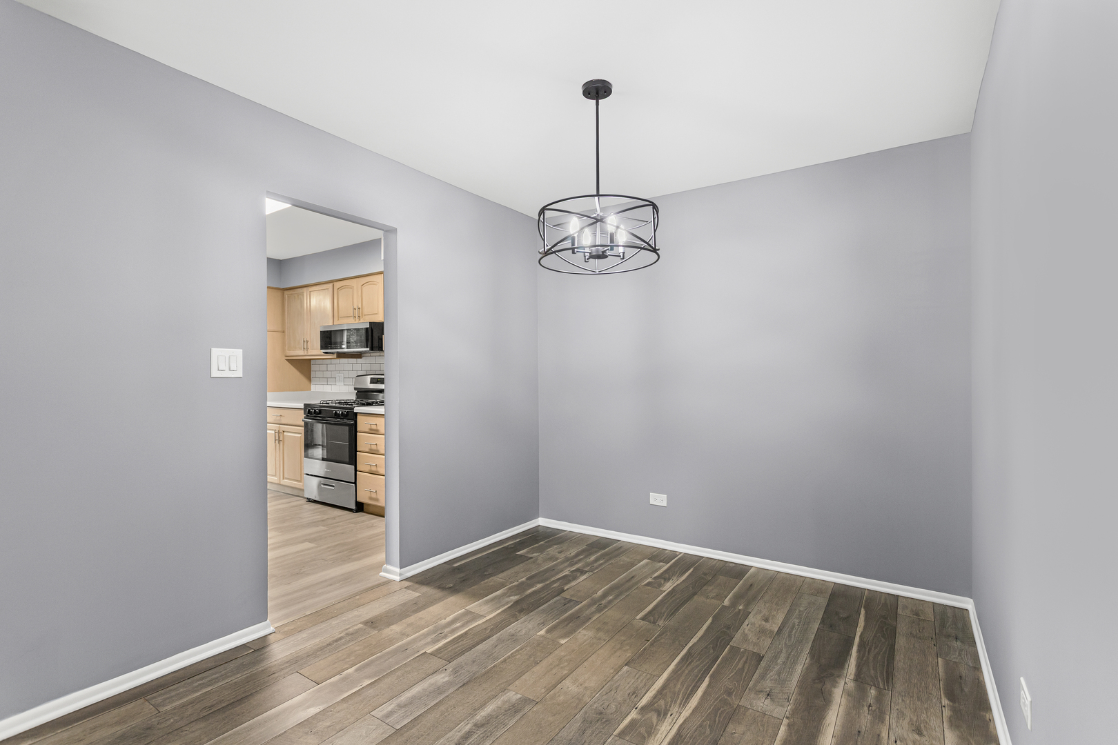 7050 Brighton Court #204, Woodridge, IL 60517