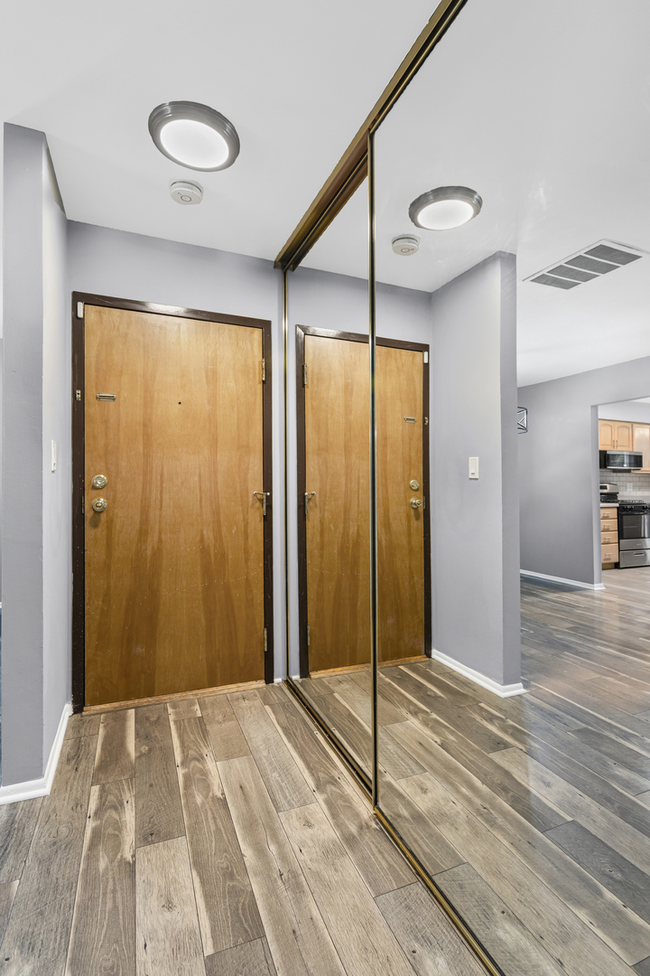 7050 Brighton Court #204, Woodridge, IL 60517