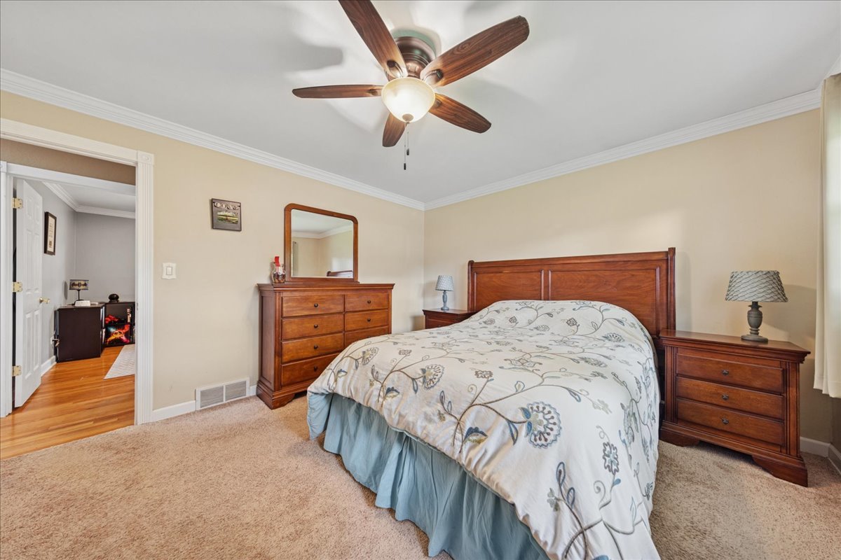 812 Cassie Drive, Joliet, IL 60435