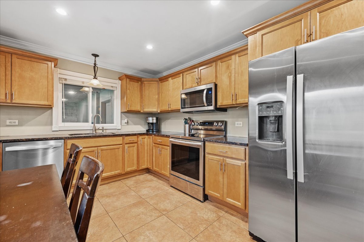 812 Cassie Drive, Joliet, IL 60435