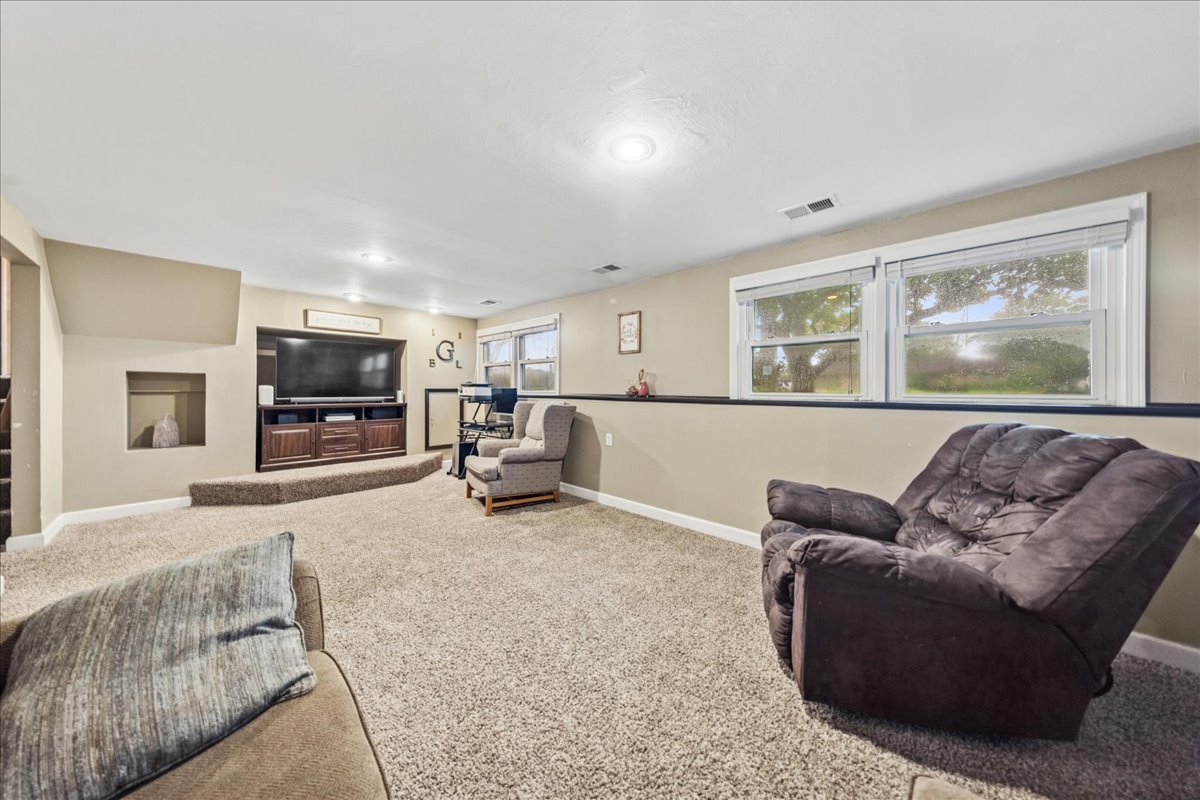 812 Cassie Drive, Joliet, IL 60435