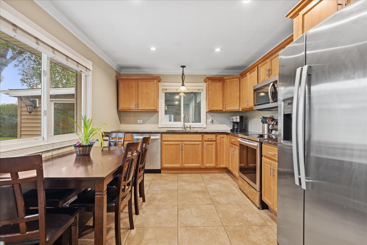 812 Cassie Drive, Joliet, IL 60435