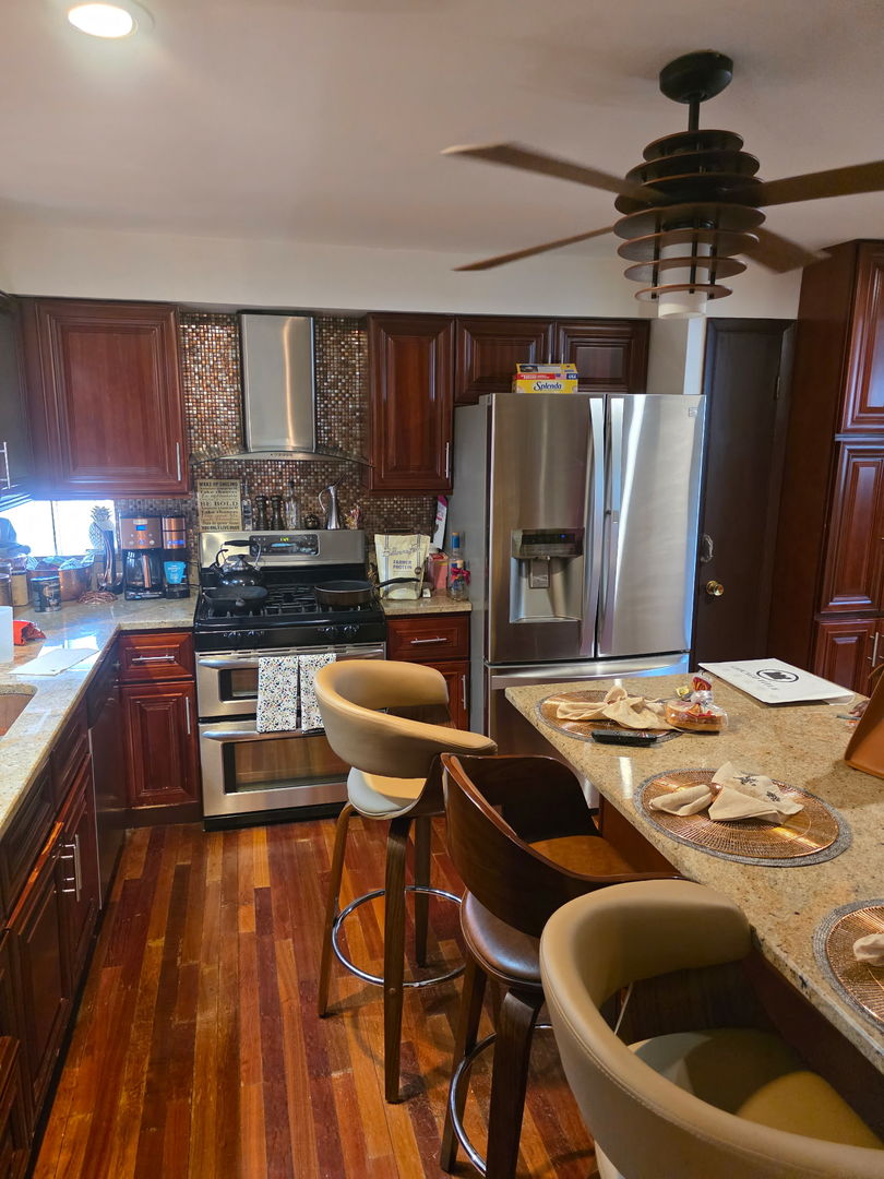9456 S Calumet Avenue, Chicago, IL 60619