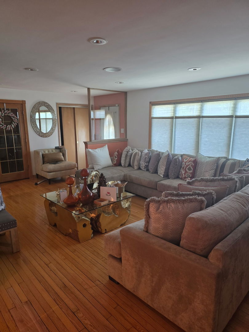 9456 S Calumet Avenue, Chicago, IL 60619