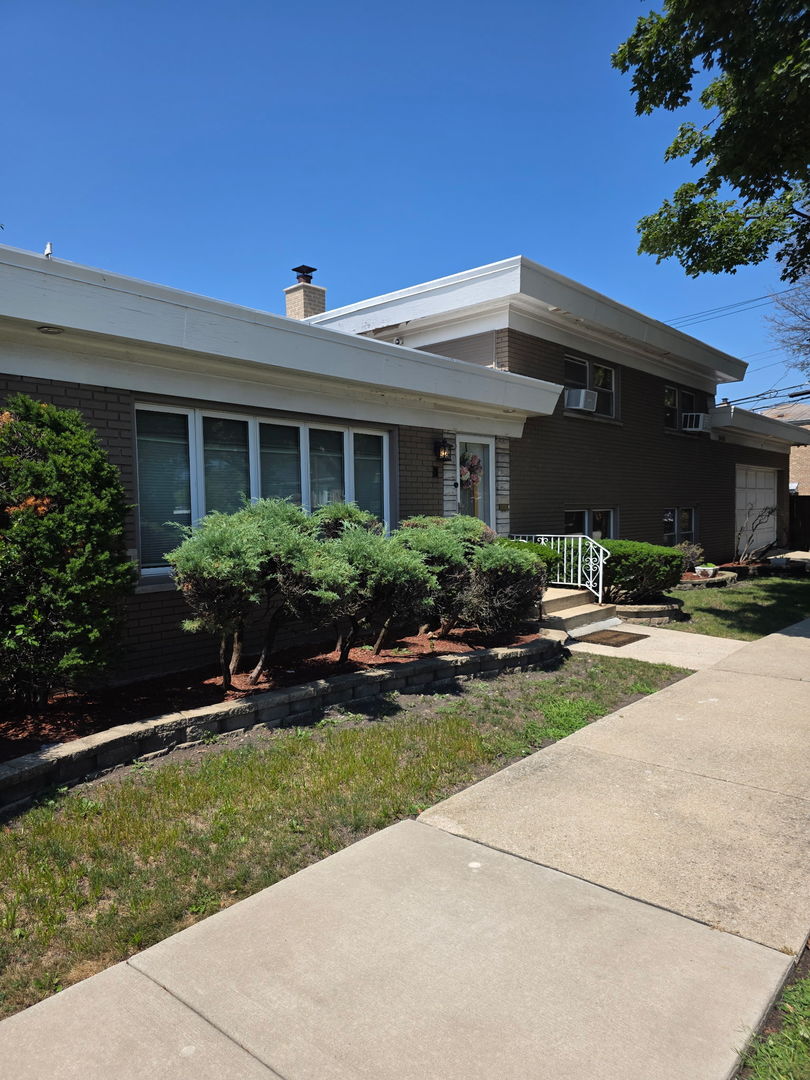 9456 S Calumet Avenue, Chicago, IL 60619