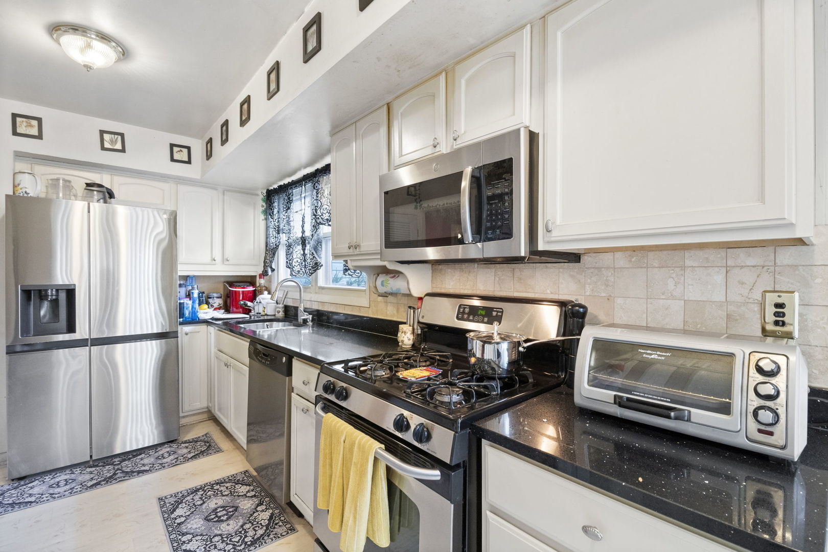 11 N Grant Street, Westmont, IL 60559